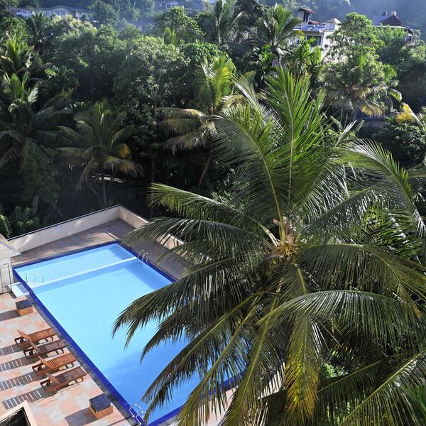 Bo på et dejligt hotel med pool på Sri Lanka på din grupperejse for unge