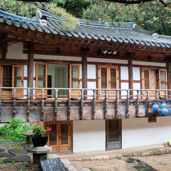Bo en nat på et buddhistisk tempel i Sydkorea
