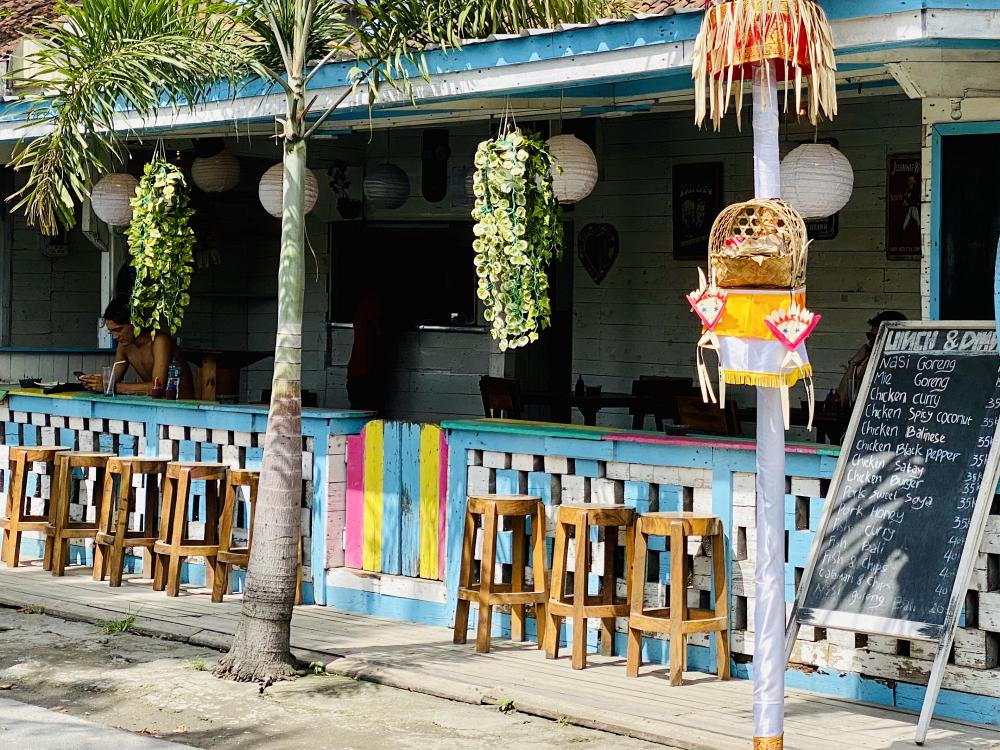Farverig café i Canggu 