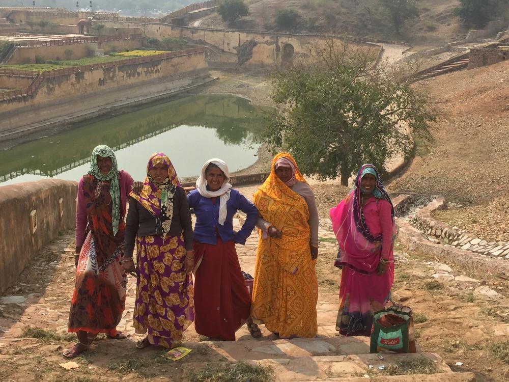Farverige damer i Indien