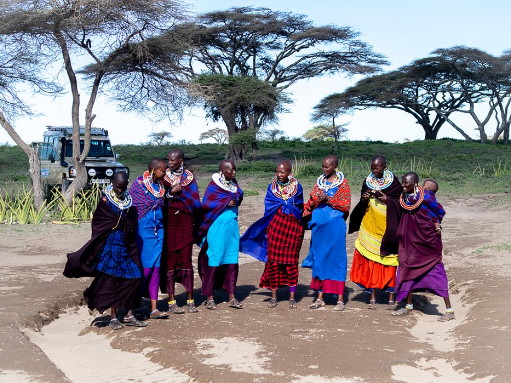 Farverige Masai kvinder