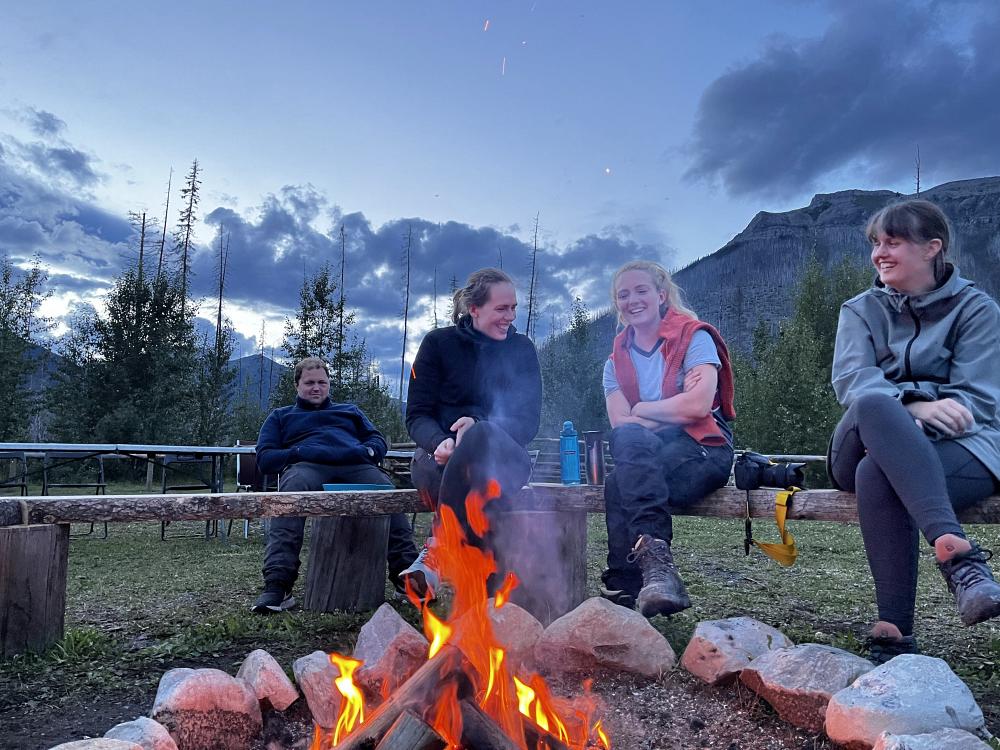 Aftenhygge om bålet 