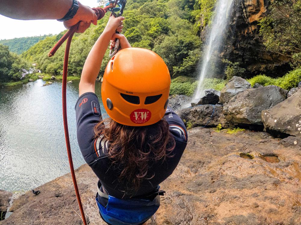 Canyoning ved vandfald