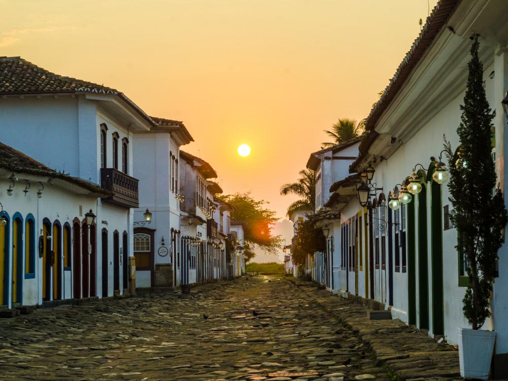 Farverige gader i Paraty 