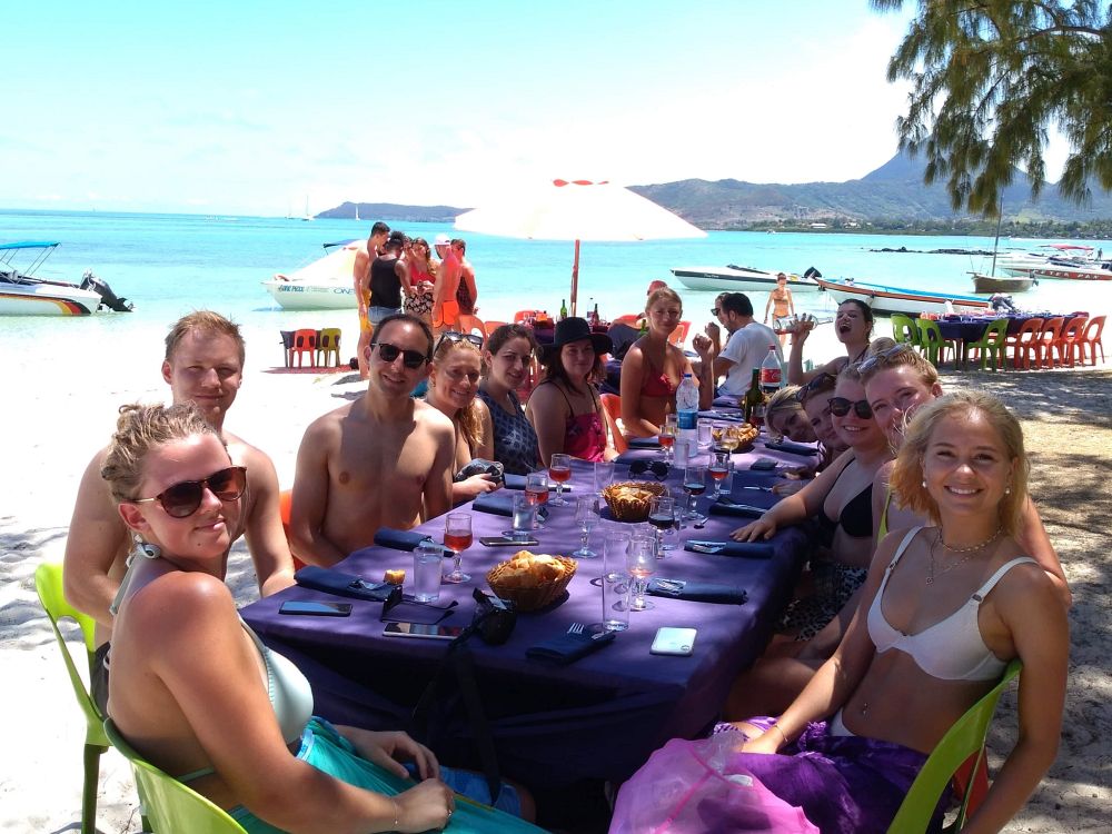 BBQ på Ile aux Cerfs