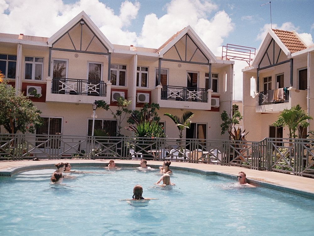 Bo i lejlighed med pool på Mauritius