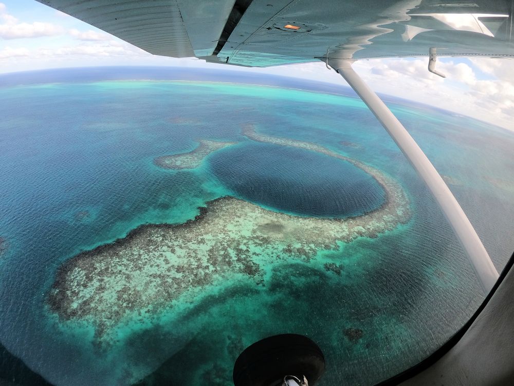 Blue Hole i Belize – oplev det fra luften eller dybet