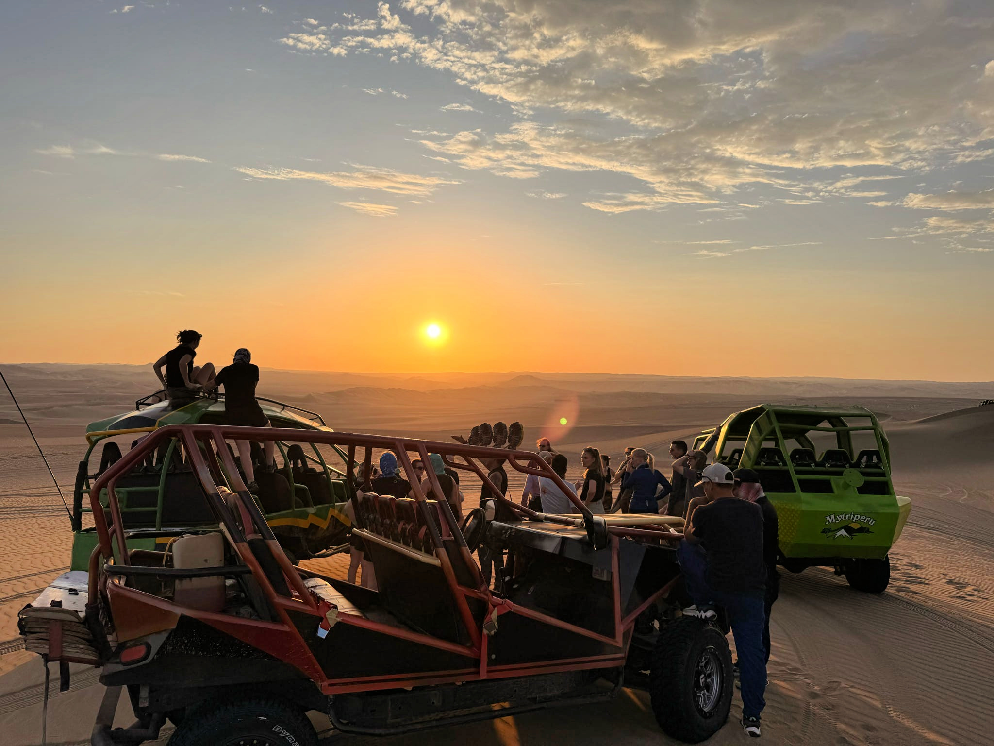 ATV, solnedgang og ørken i Peru