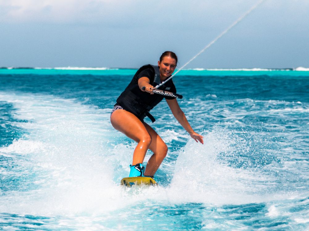 Prøv wakeboard eller vandski